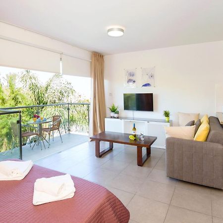 Lucile - Coralli Beachfront Apartment Paralimni Bagian luar foto