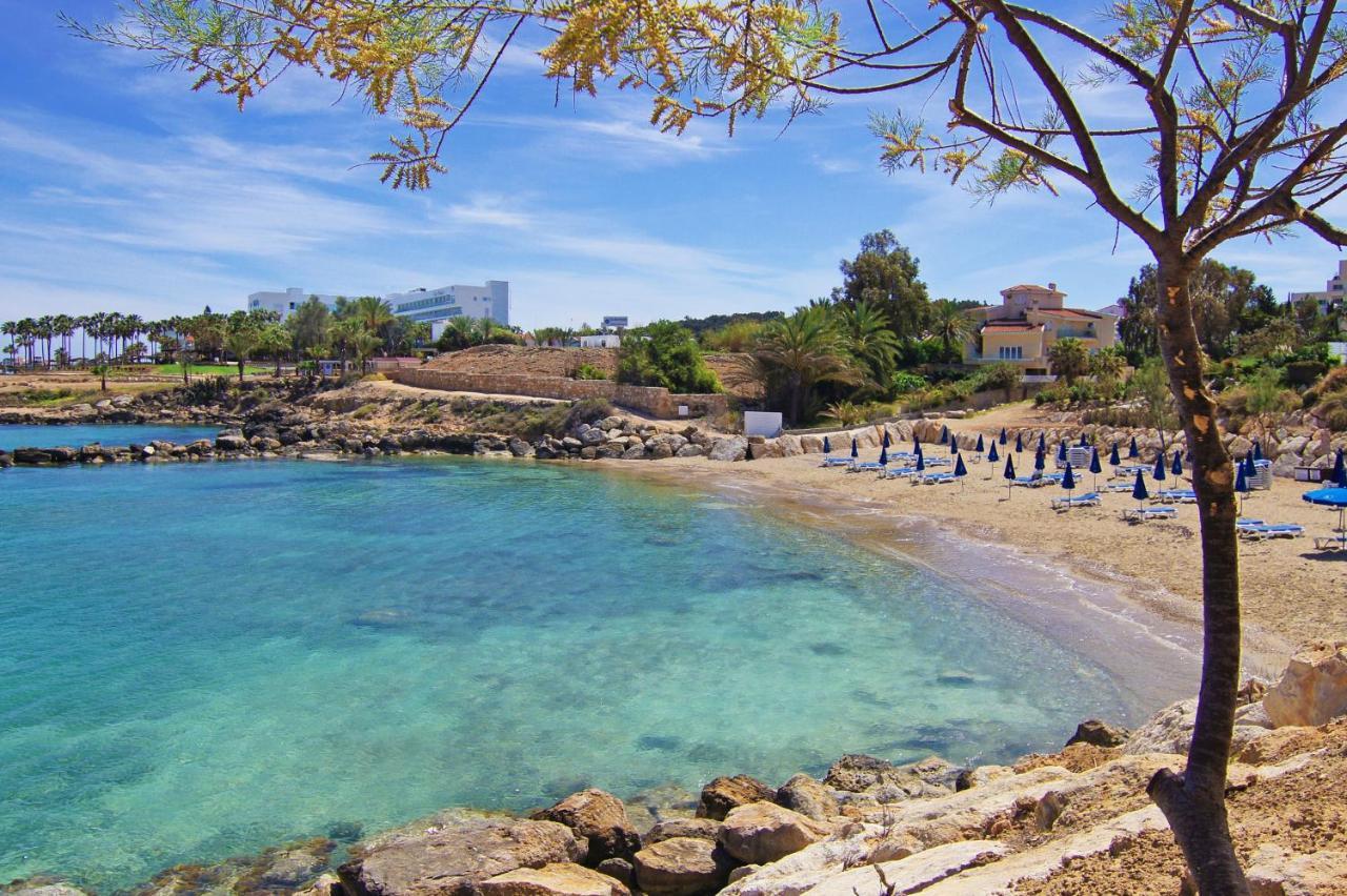 Lucile - Coralli Beachfront Apartment Paralimni Bagian luar foto