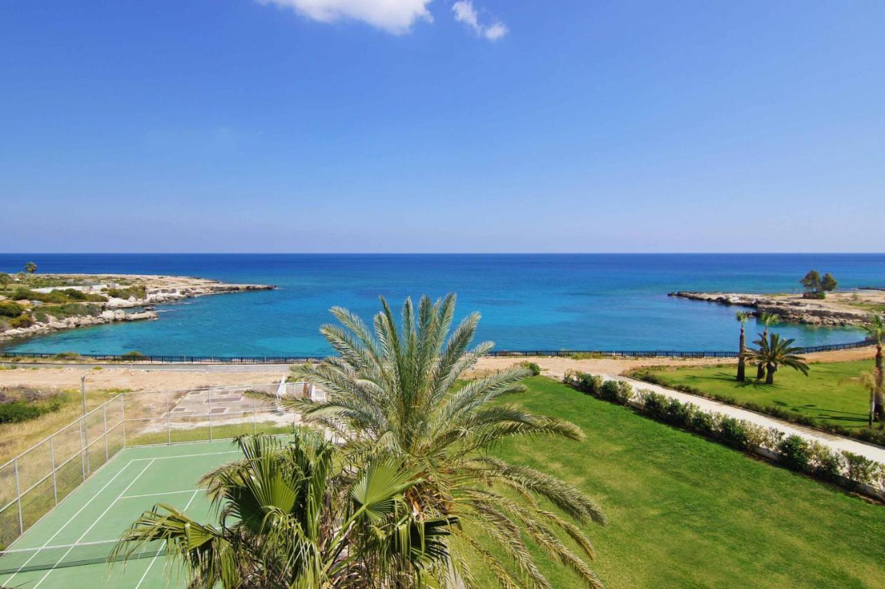 Lucile - Coralli Beachfront Apartment Paralimni Bagian luar foto