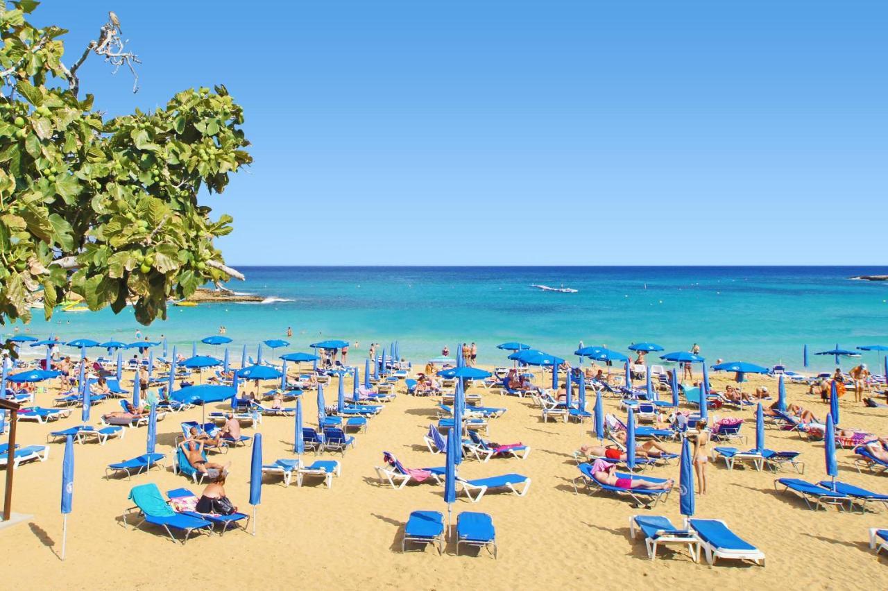 Lucile - Coralli Beachfront Apartment Paralimni Bagian luar foto