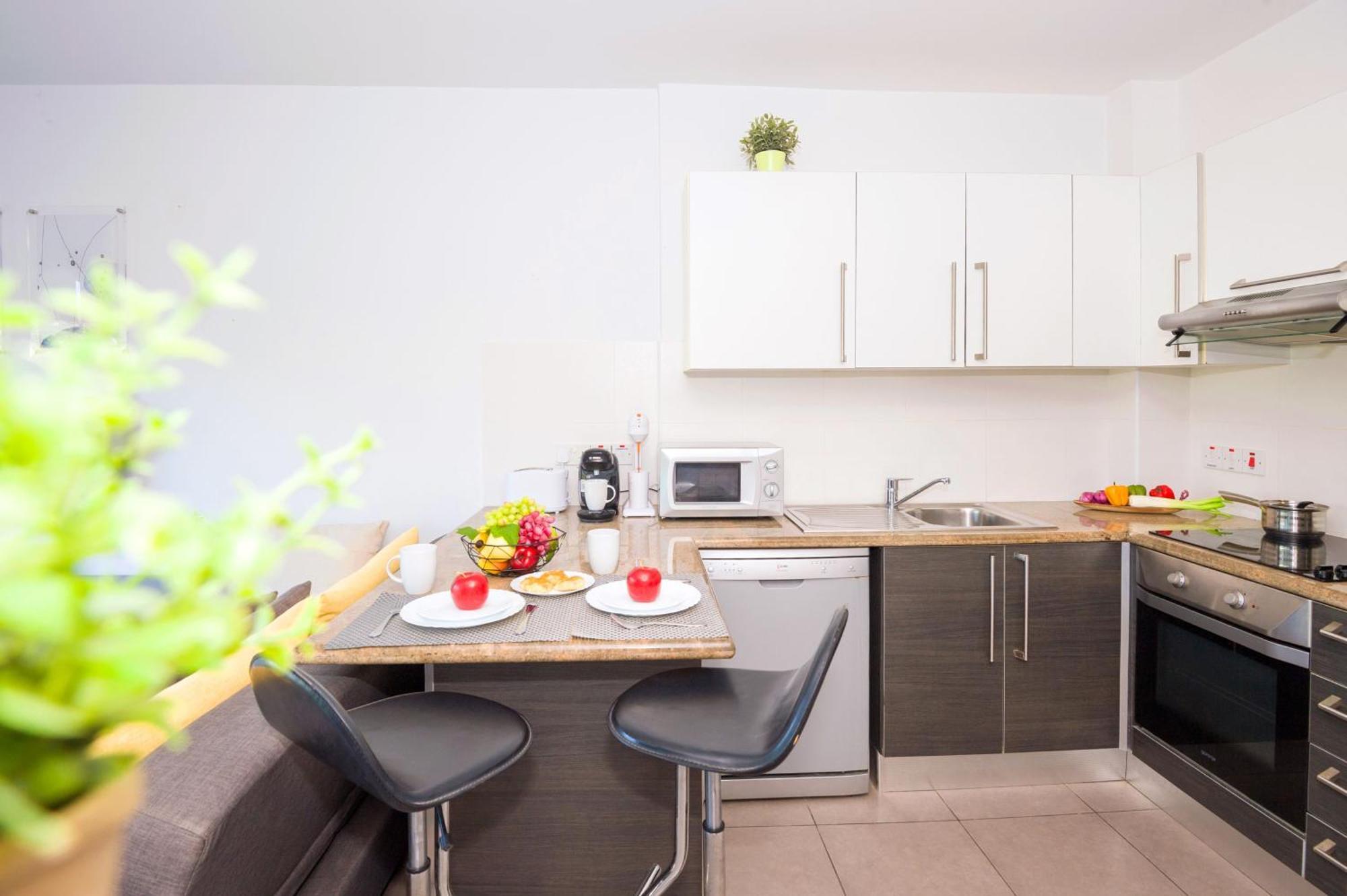 Lucile - Coralli Beachfront Apartment Paralimni Bagian luar foto