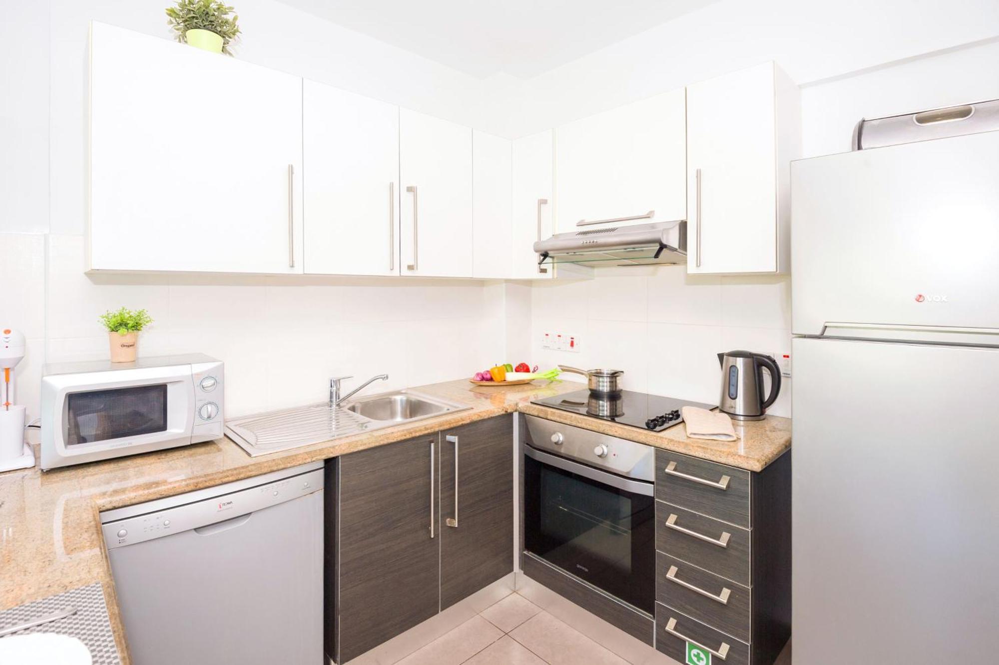 Lucile - Coralli Beachfront Apartment Paralimni Bagian luar foto