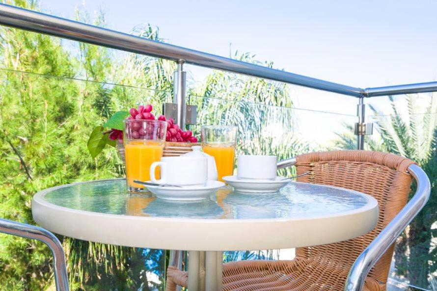 Lucile - Coralli Beachfront Apartment Paralimni Bagian luar foto