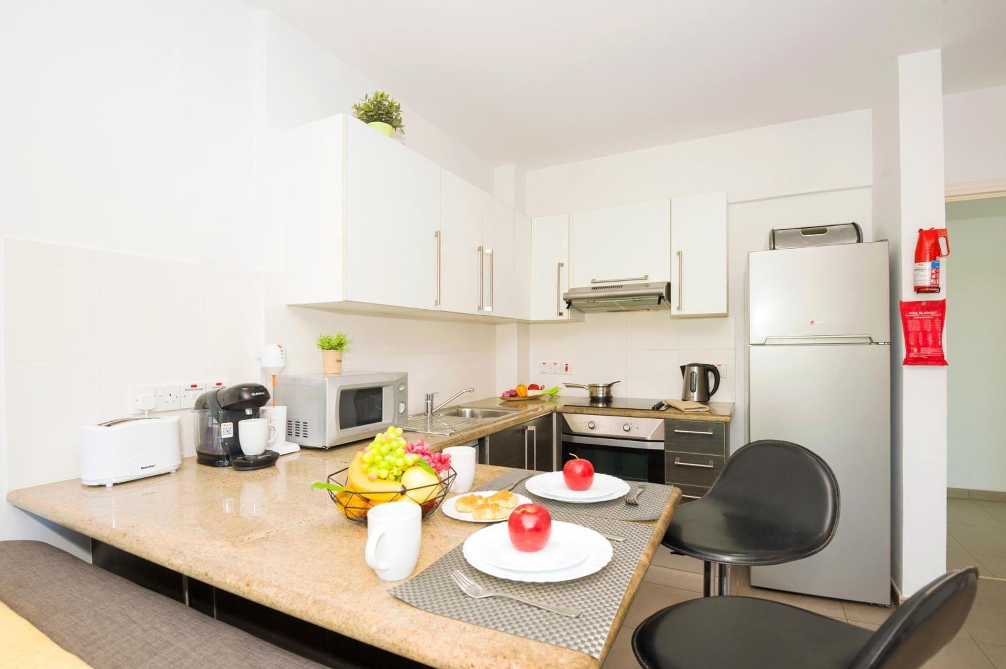 Lucile - Coralli Beachfront Apartment Paralimni Bagian luar foto