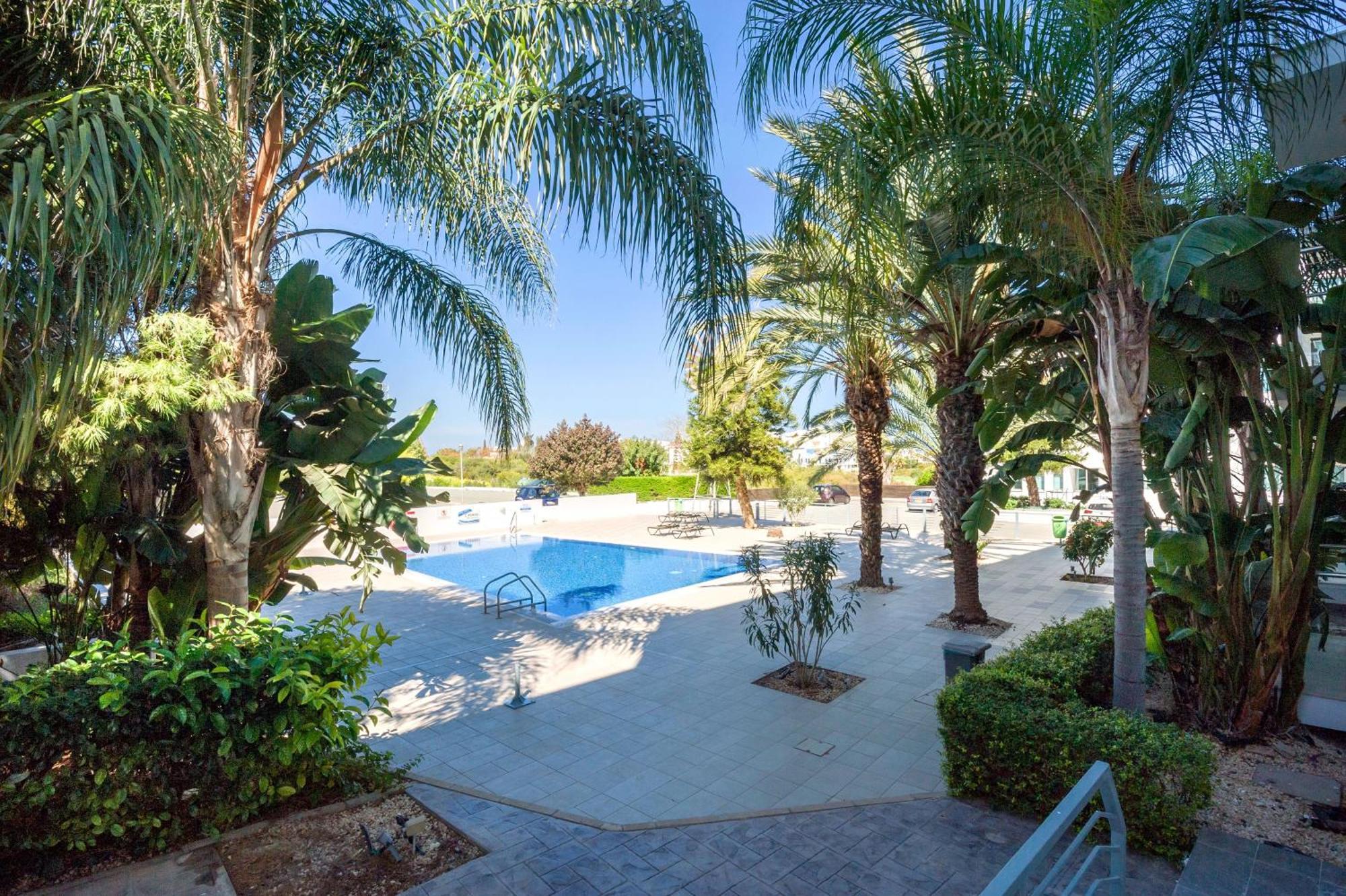 Lucile - Coralli Beachfront Apartment Paralimni Bagian luar foto